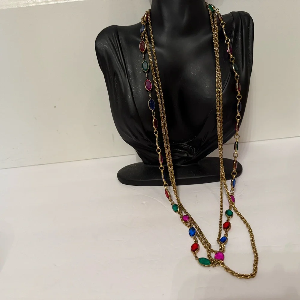 VINTAGE NECKLACE THREE STRAND GOLD TONE 2 ROPE CHAINS CENTER MULTI COLOR GLASS